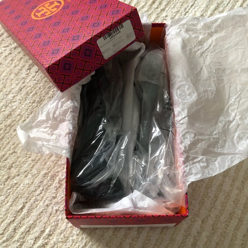 NWT Tory Burch Leyla suede laser cut flats